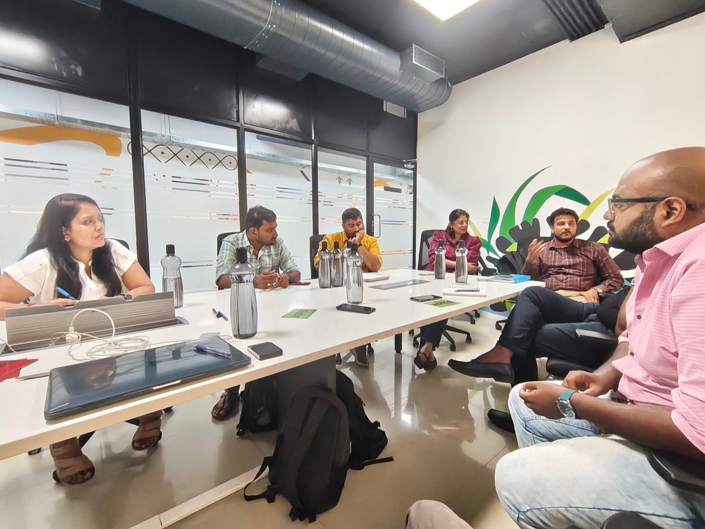 Founders in discussion around the roundtable at a Founder Circle edition